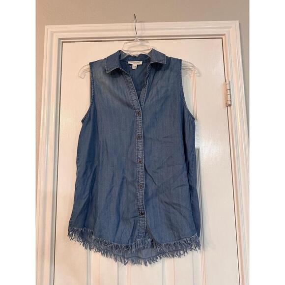 Beach Lunch Lounge Womens S/M Blue Denim Sleeveless Frayed Hem Shirt - Picture 2 of 8